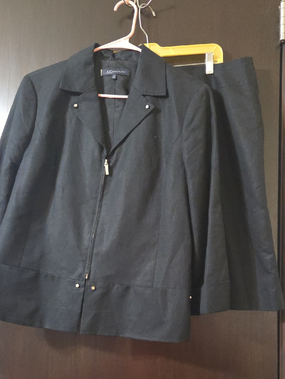 Ann Klein ladies black suit.  Jacket size 16.    Skirt size 14.